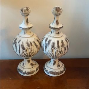 NWOT white resin distressed finials
